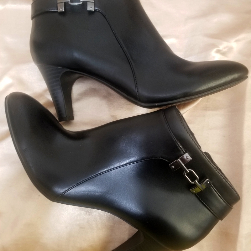 Bandolini Ankle Heel boot